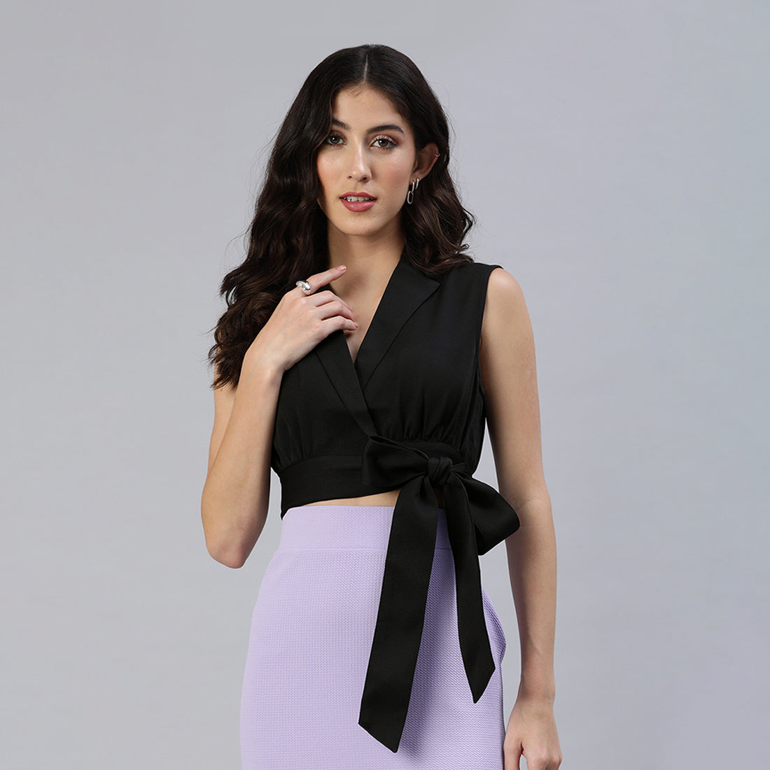 Knot Detail Lapel Blouse In Black