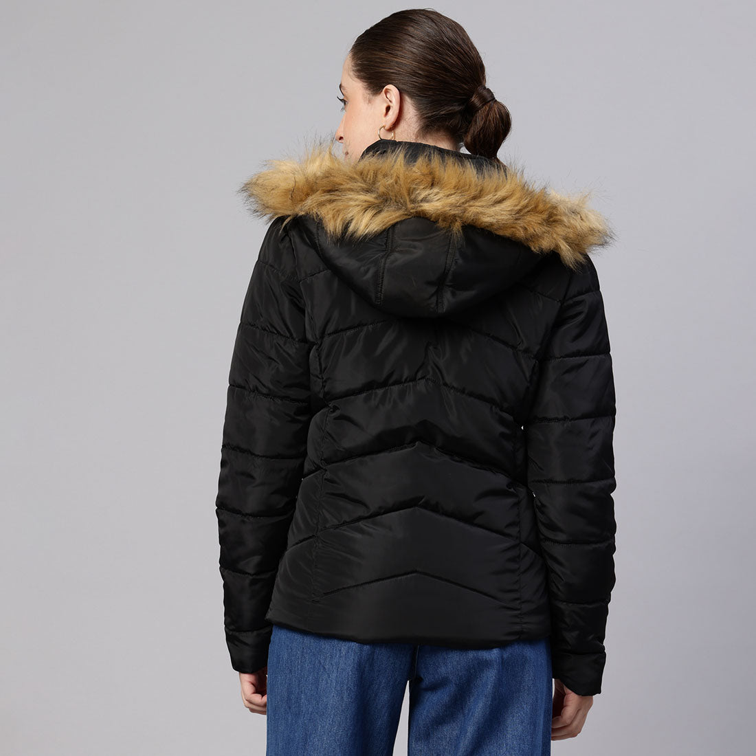 long sleeves puffer hoodie#color_black