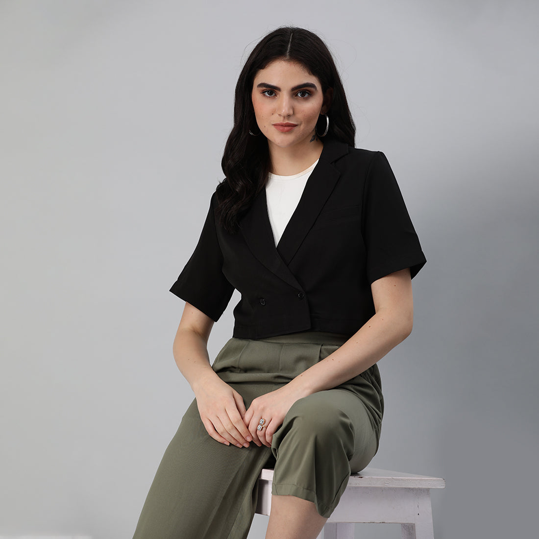 short sleeved cropped blazer jacket#color_black