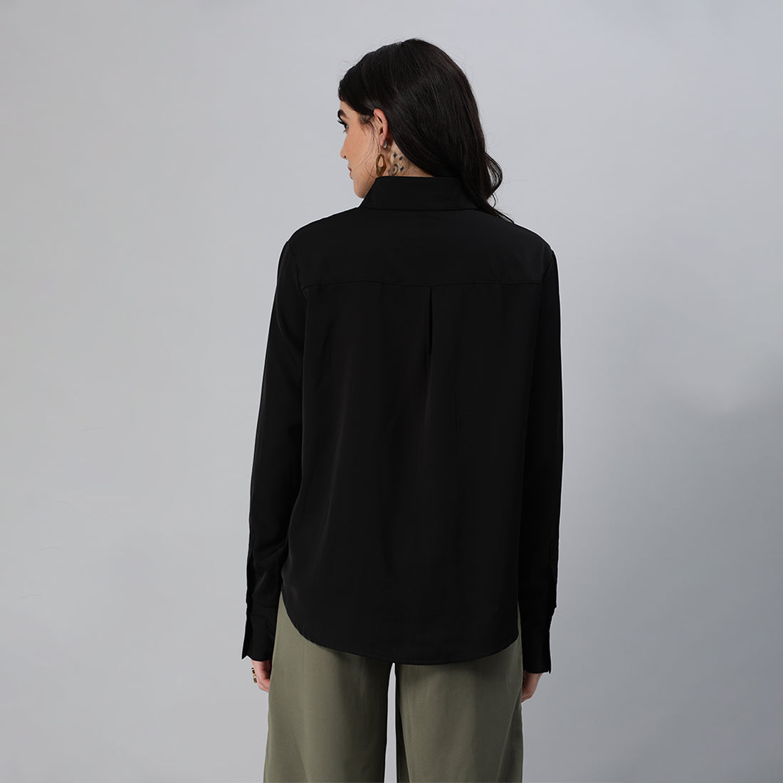basic long sleeved collared shirt#color_black