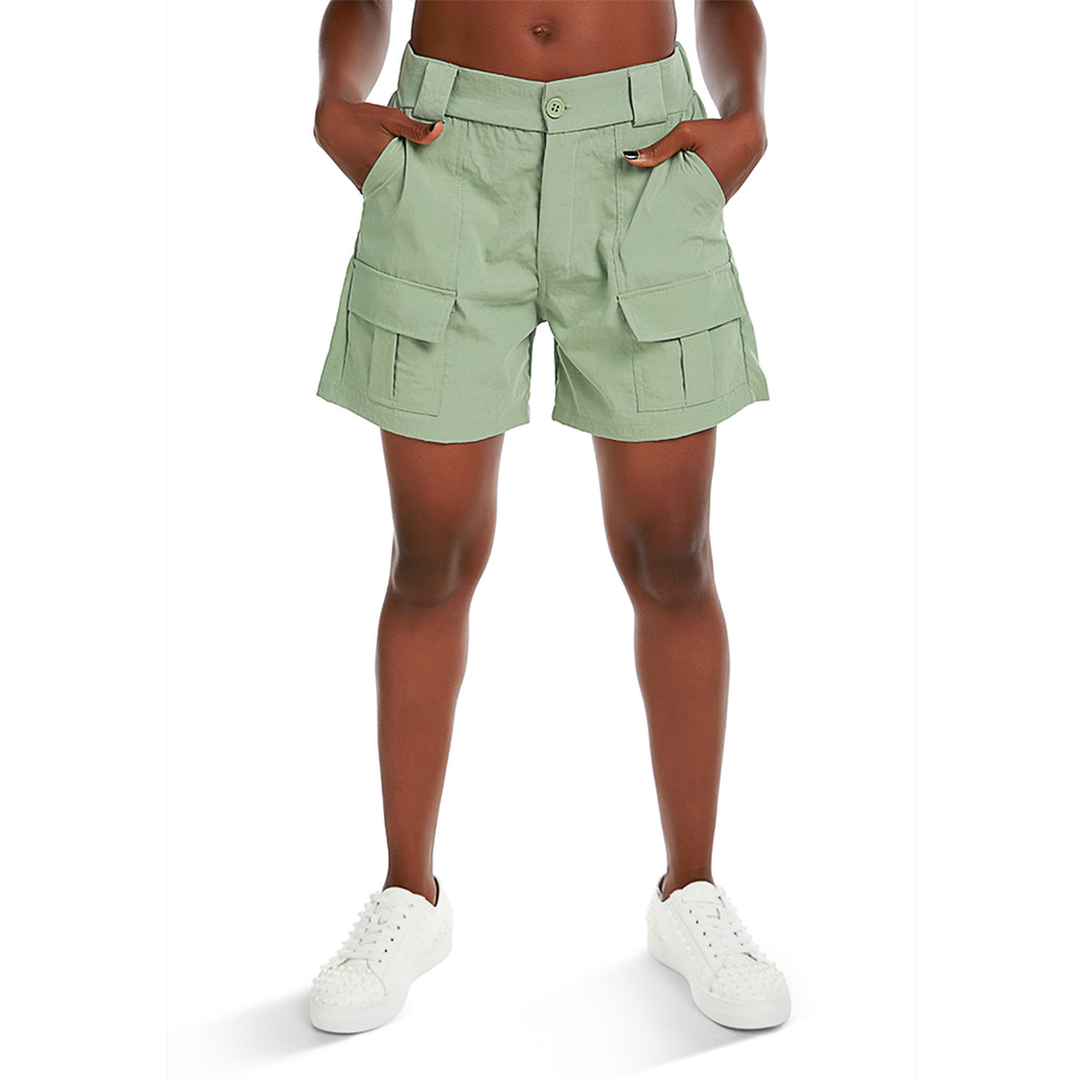 belt loop solid cargo shorts#color_green