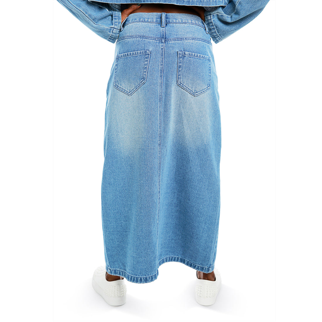 mid wash daring denim skirt#color_blue