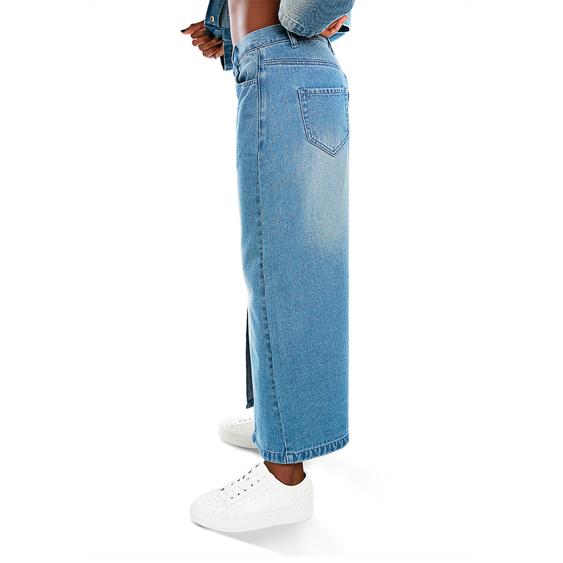 mid wash daring denim skirt#color_blue