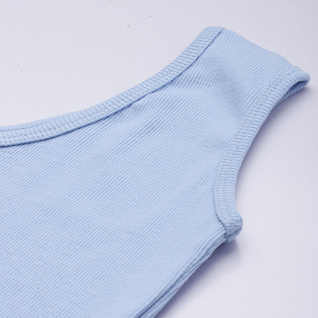asymmetrical basic crop top#color_light-blue