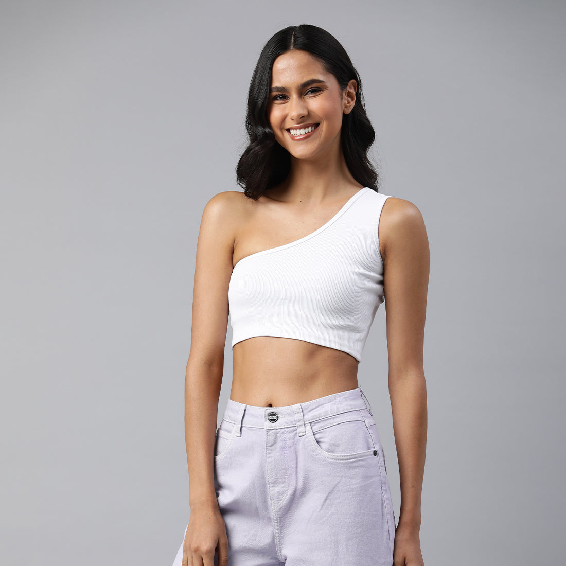 asymmetrical basic crop top#color_white