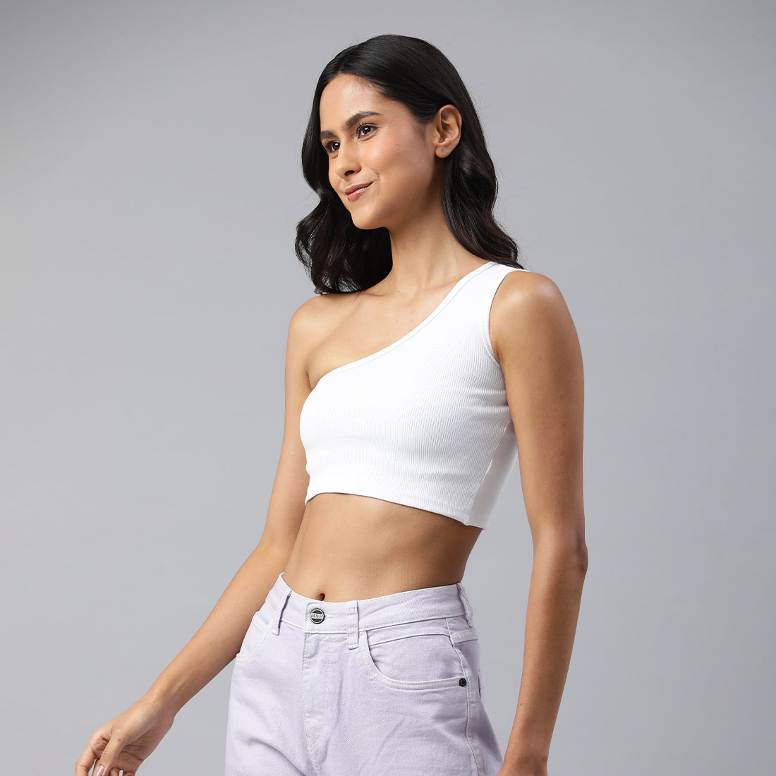 asymmetrical basic crop top#color_white