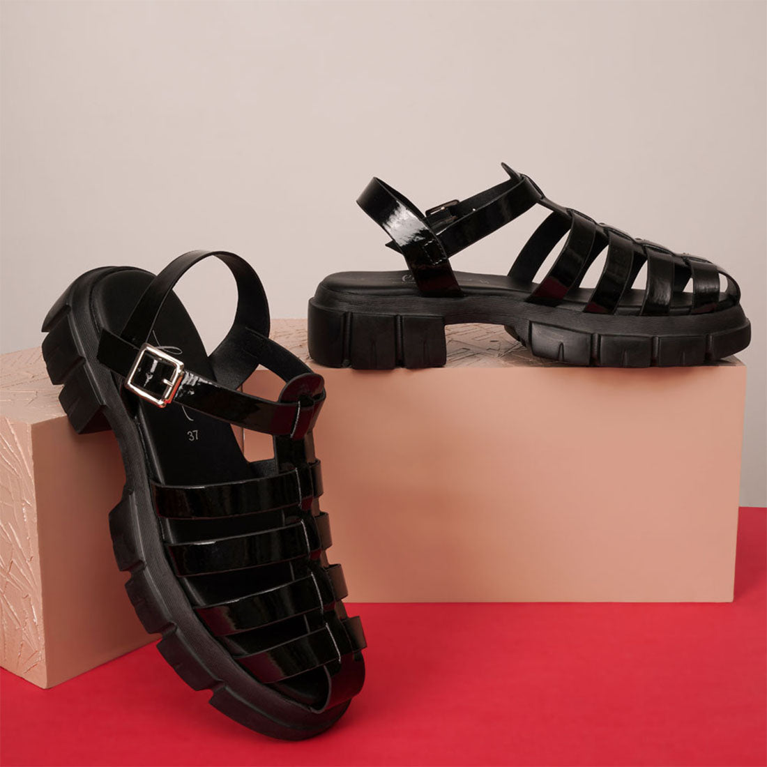Women Round Toe Strappy Flatforms