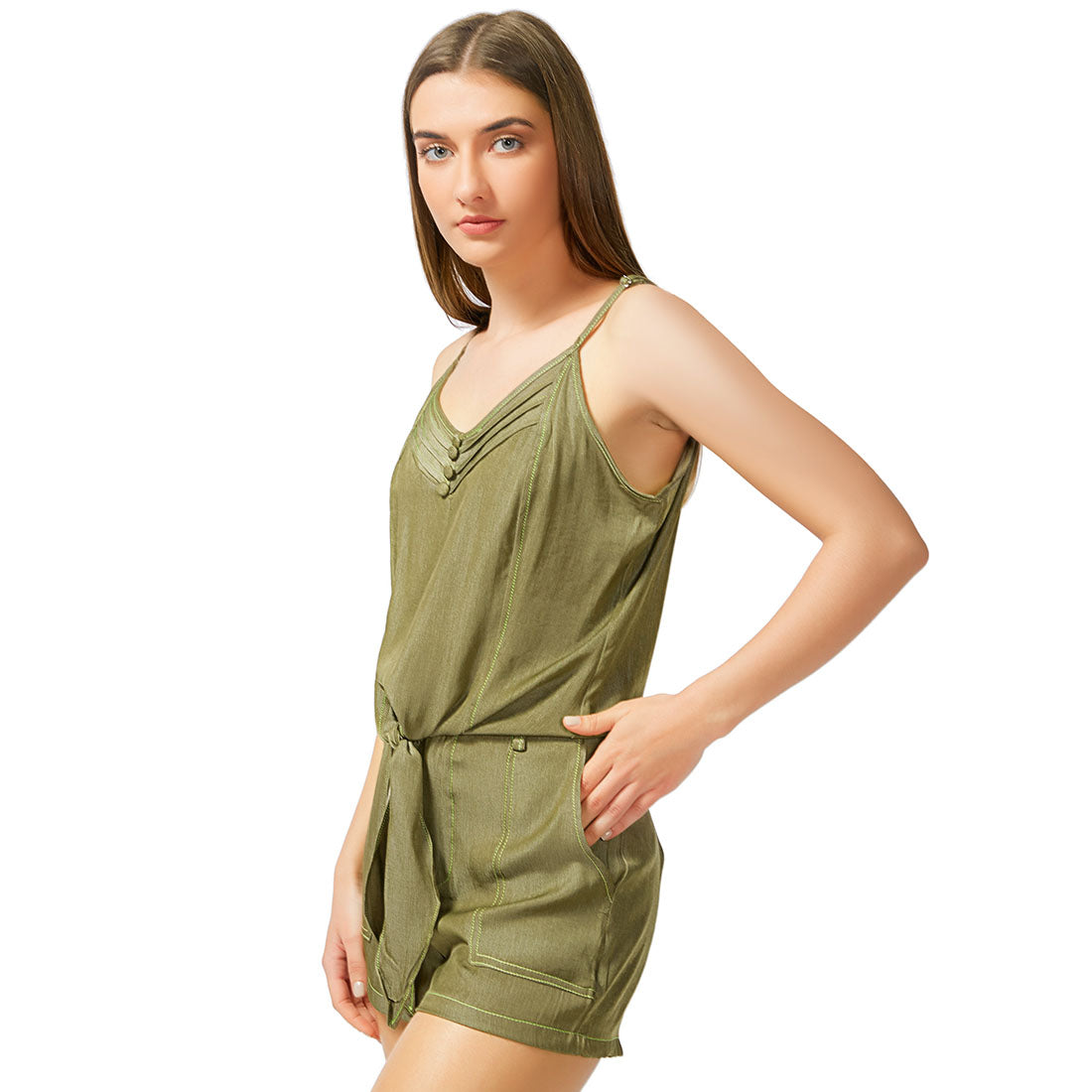 Shorts in Contrast Seam