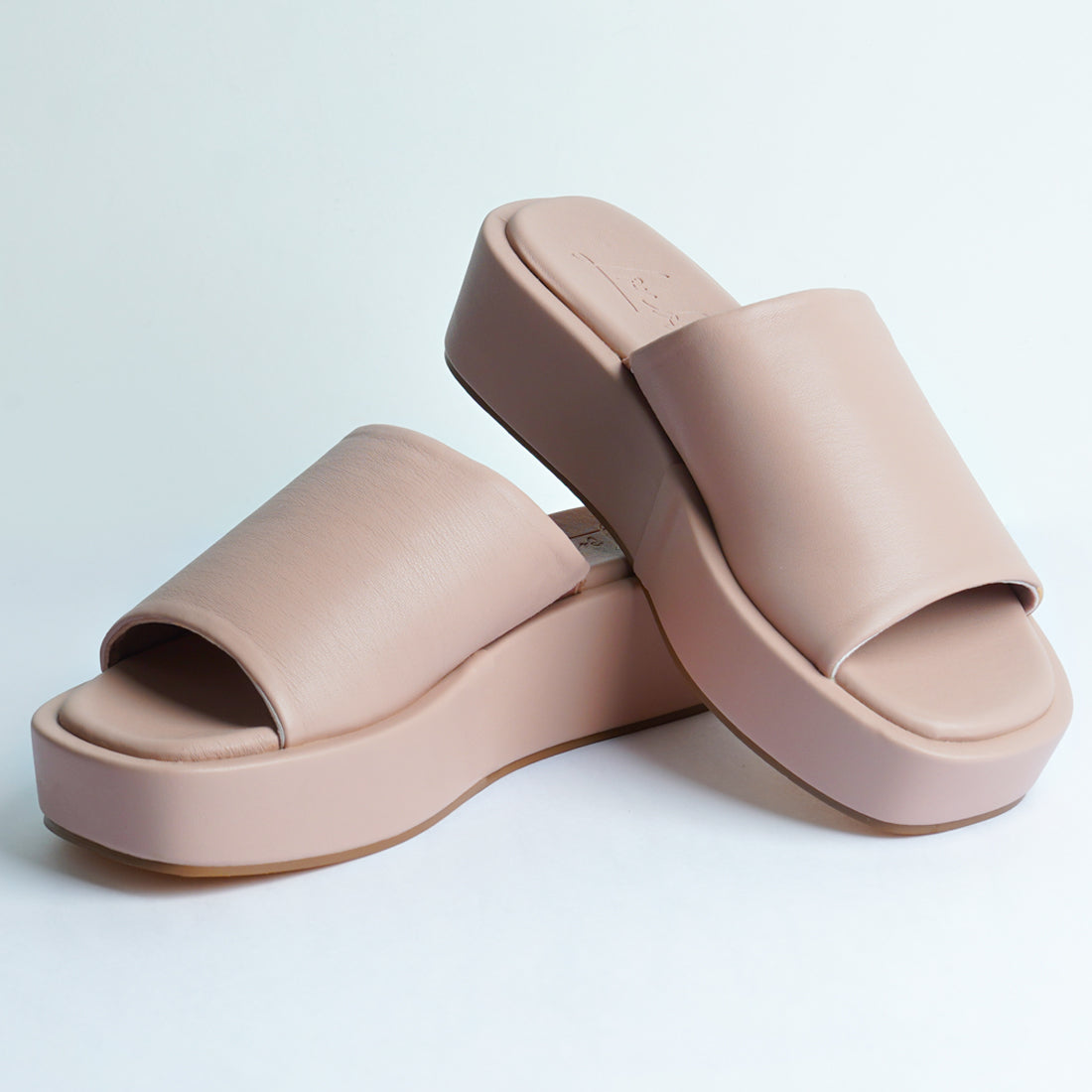 black platform sliders#color_taupe