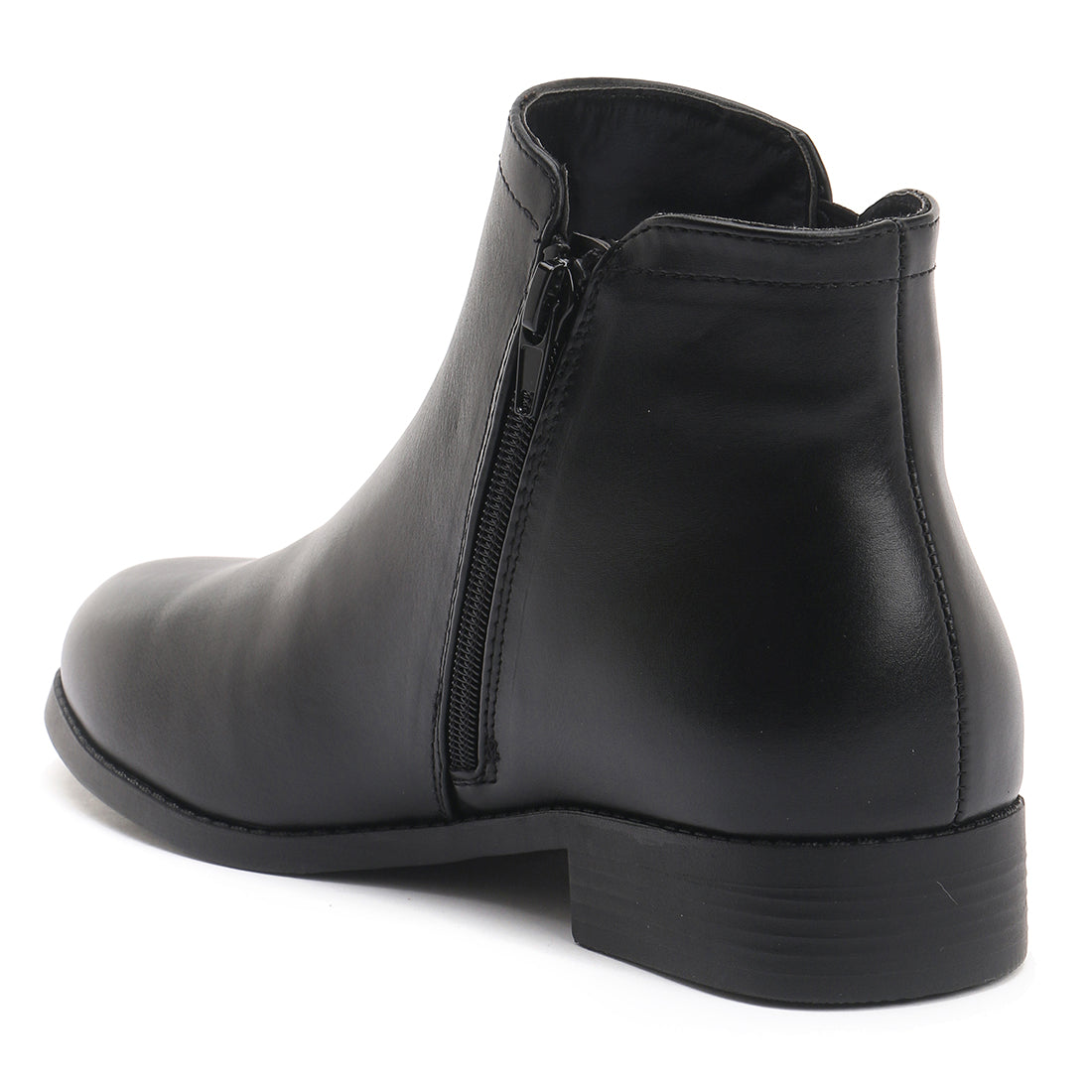 Sleek Chlesea Boots In Black