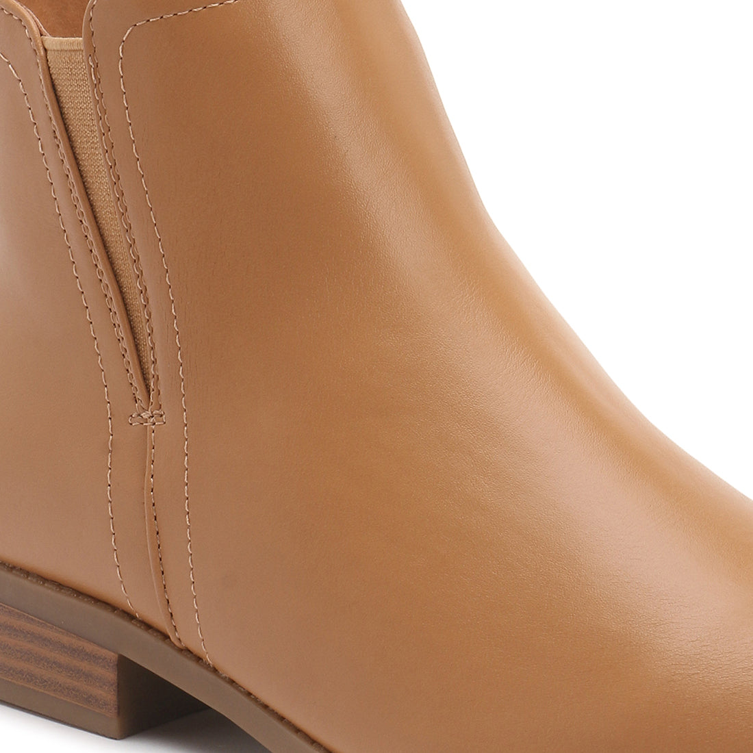 Sleek Chlesea Boots In Tan