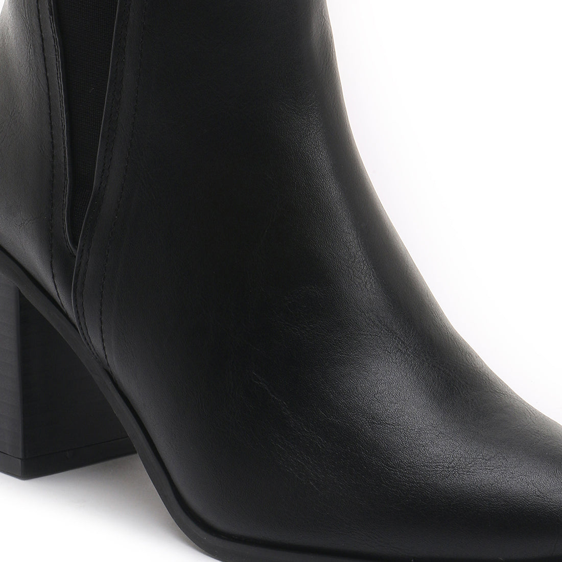Block Heeled Chelsea Boots in Black