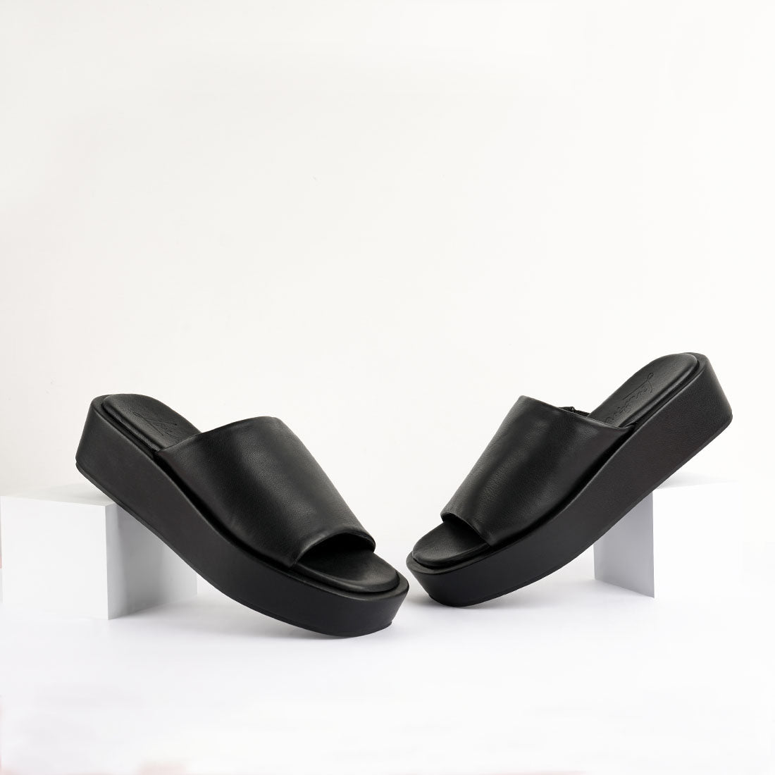 black platform sliders#color_black